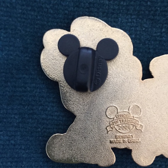 2008 Disney Minnie Mouse collectible trading pin - Picture 6 of 7